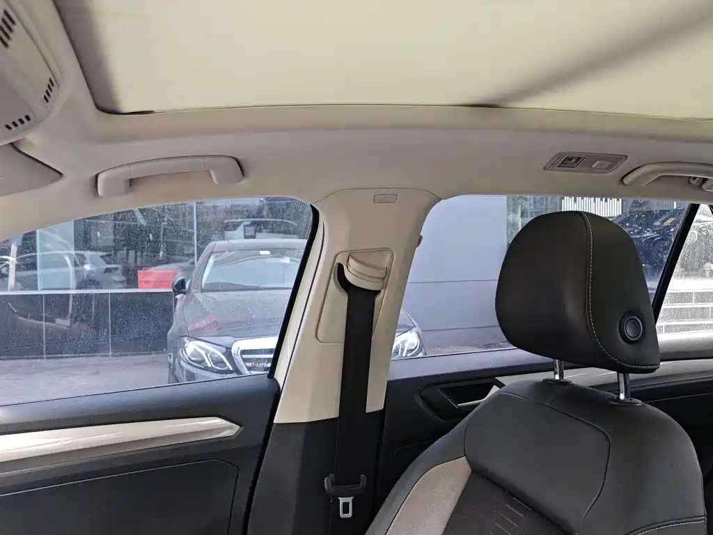 Volkswagen T-ROC 2022 280TSI DSG FWD R-Line Pro PLUS 2023 - thumbnail 6