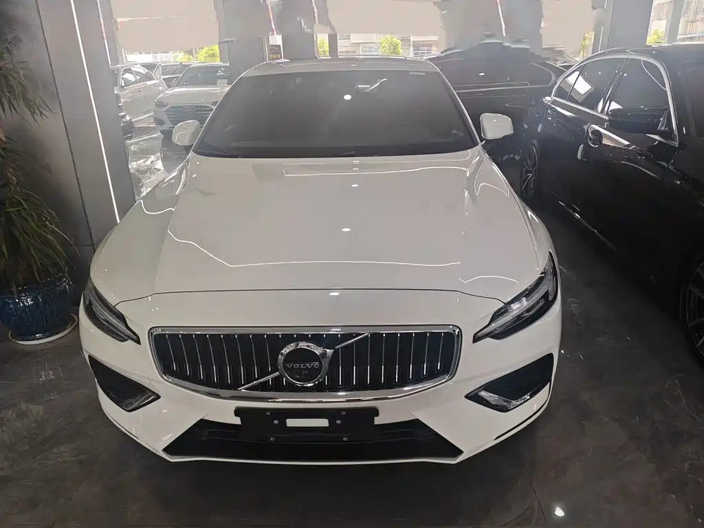 Volvo Volvo S60 2022 B4 Intelligent Luxury Edition 2022 - thumbnail 2