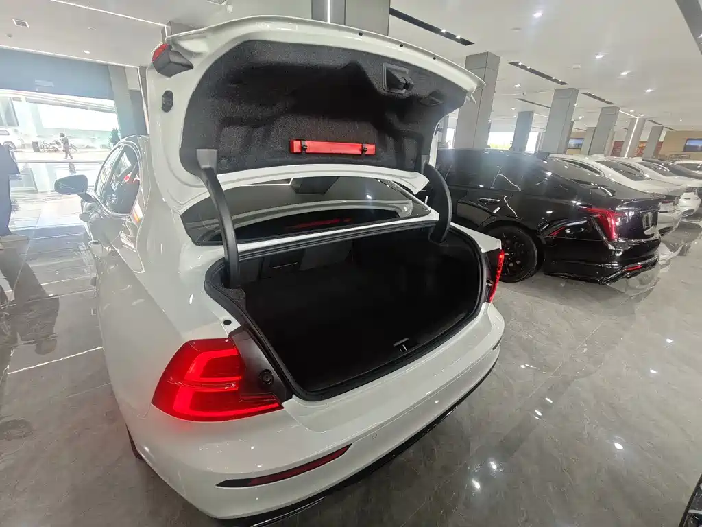 Volvo Volvo S60 2022 B4 Intelligent Luxury Edition 2022 - thumbnail 5