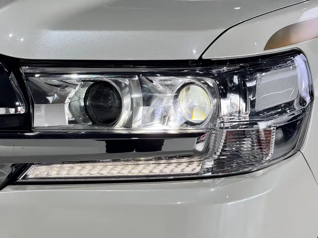 Toyota Land Cruiser 2018 5.7L EX-R Middle East Version 2018 - thumbnail 8