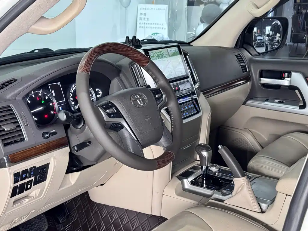 Toyota Land Cruiser 2018 5.7L EX-R Middle East Version 2018 - thumbnail 17