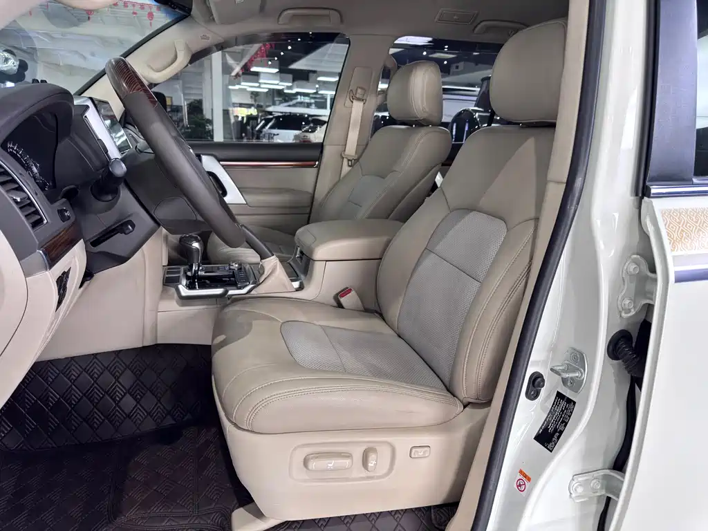 Toyota Land Cruiser 2018 5.7L EX-R Middle East Version 2018 - thumbnail 18