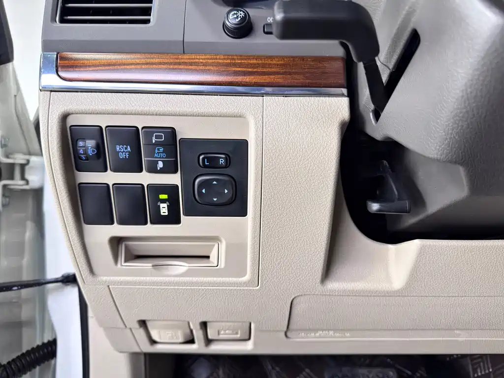 Toyota Land Cruiser 2018 5.7L EX-R Middle East Version 2018 - thumbnail 19