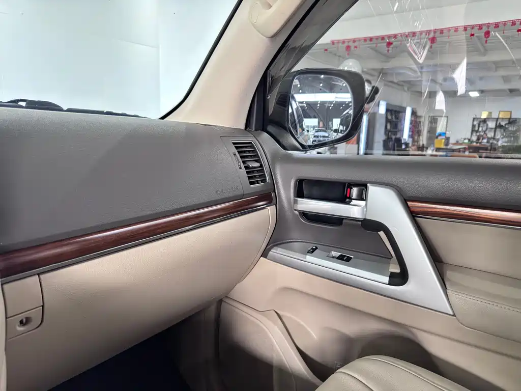 Toyota Land Cruiser 2018 5.7L EX-R Middle East Version 2018 - thumbnail 24