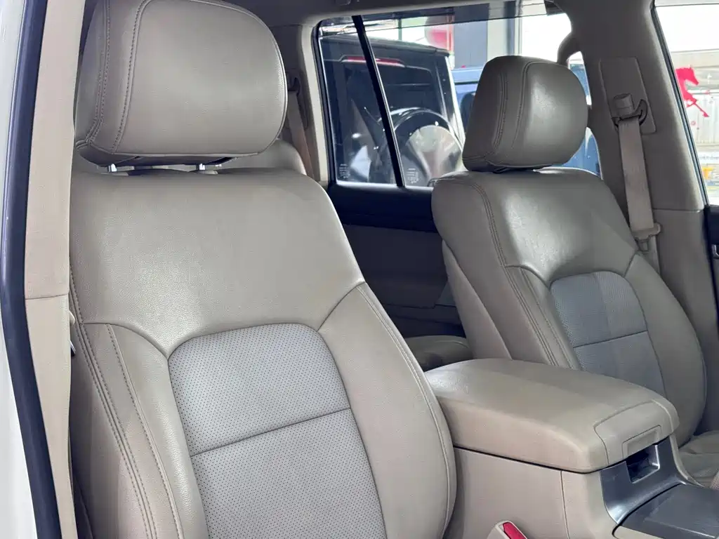 Toyota Land Cruiser 2018 5.7L EX-R Middle East Version 2018 - thumbnail 26