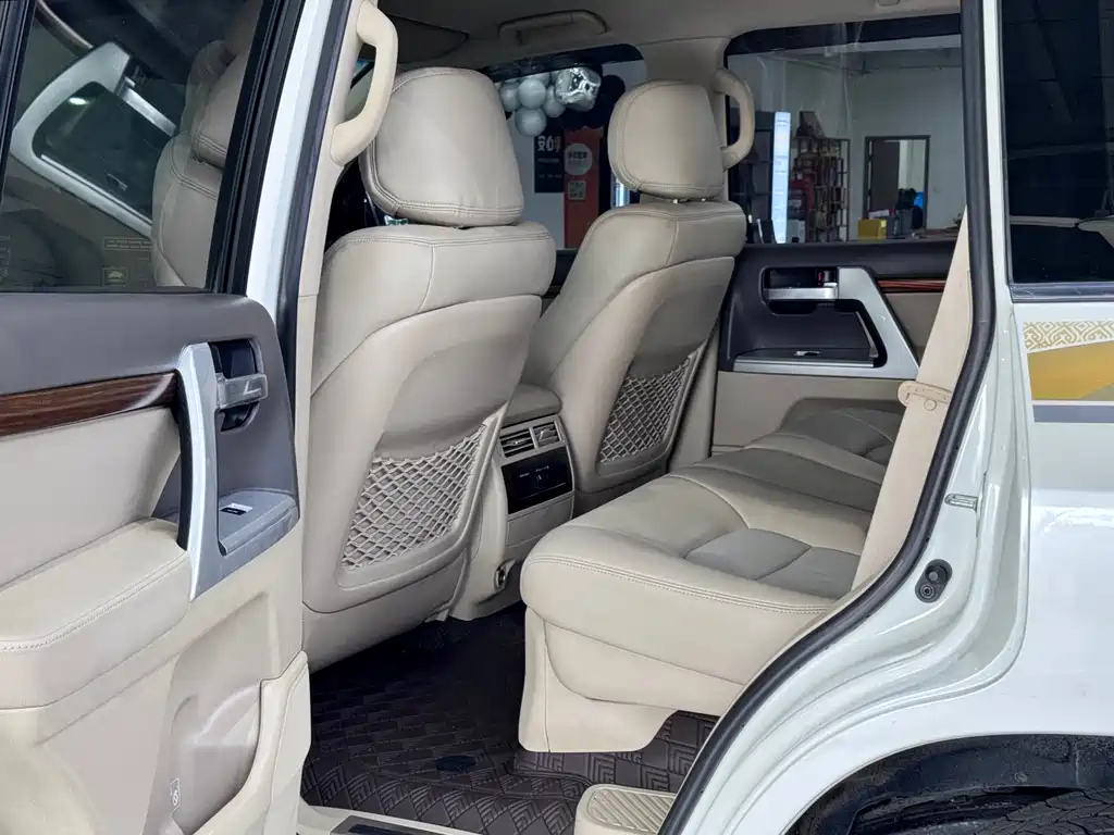 Toyota Land Cruiser 2018 5.7L EX-R Middle East Version 2018 - thumbnail 28