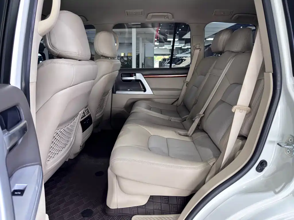 Toyota Land Cruiser 2018 5.7L EX-R Middle East Version 2018 - thumbnail 30