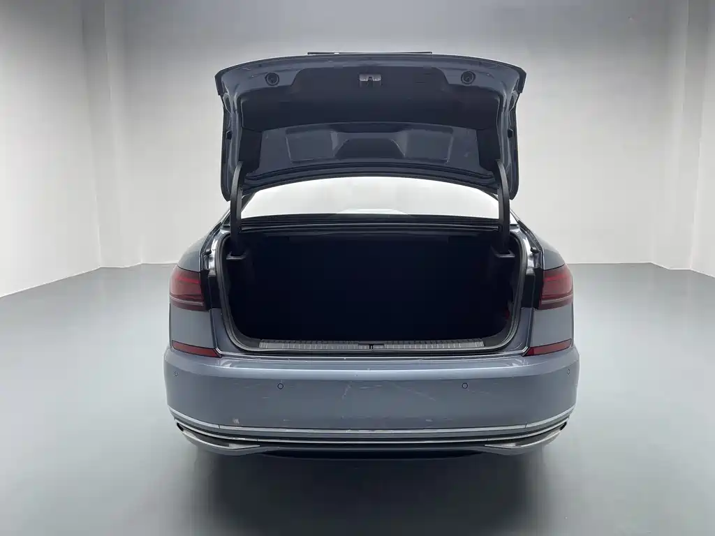 Volkswagen Volkswagen Passat 2022 330TSI Luxury Edition 2022 - thumbnail 2