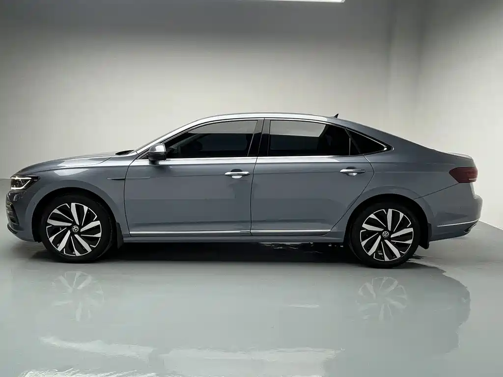 Volkswagen Volkswagen Passat 2022 330TSI Luxury Edition 2022 - thumbnail 16