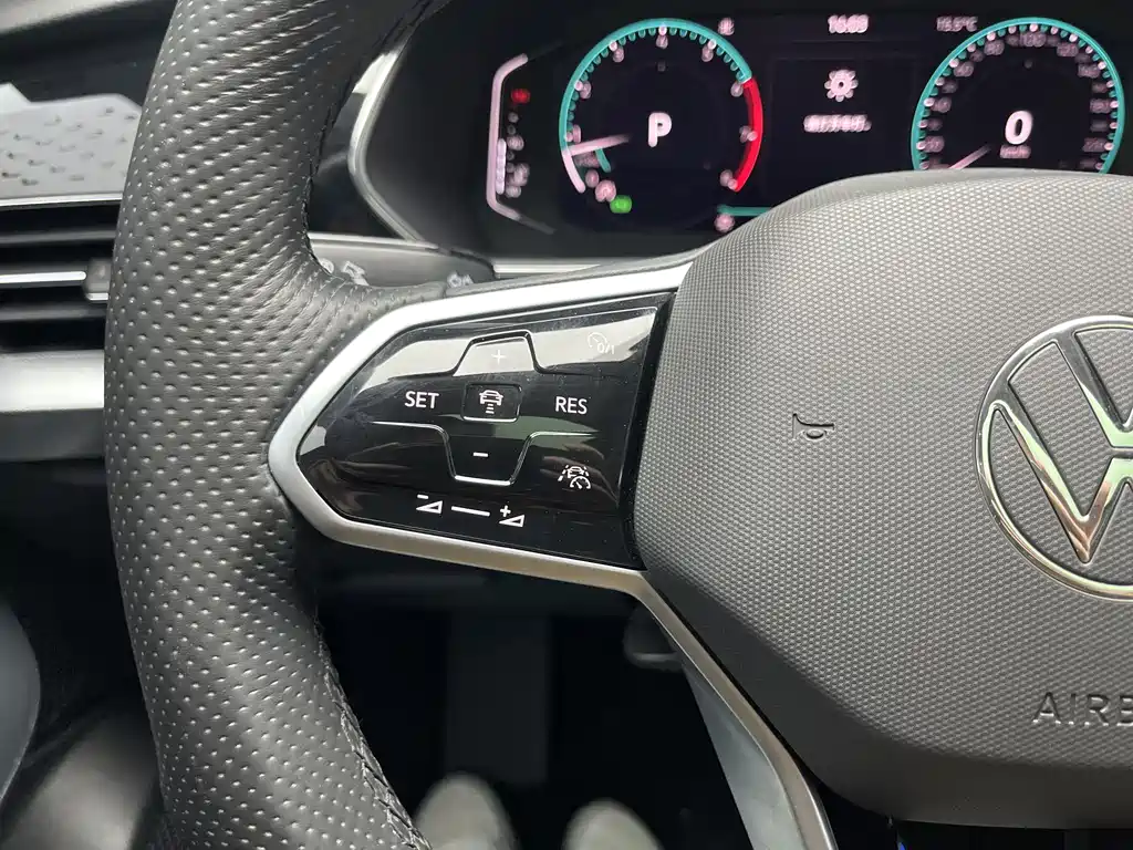 Volkswagen Volkswagen Passat 2022 330TSI Luxury Edition 2022 - thumbnail 21