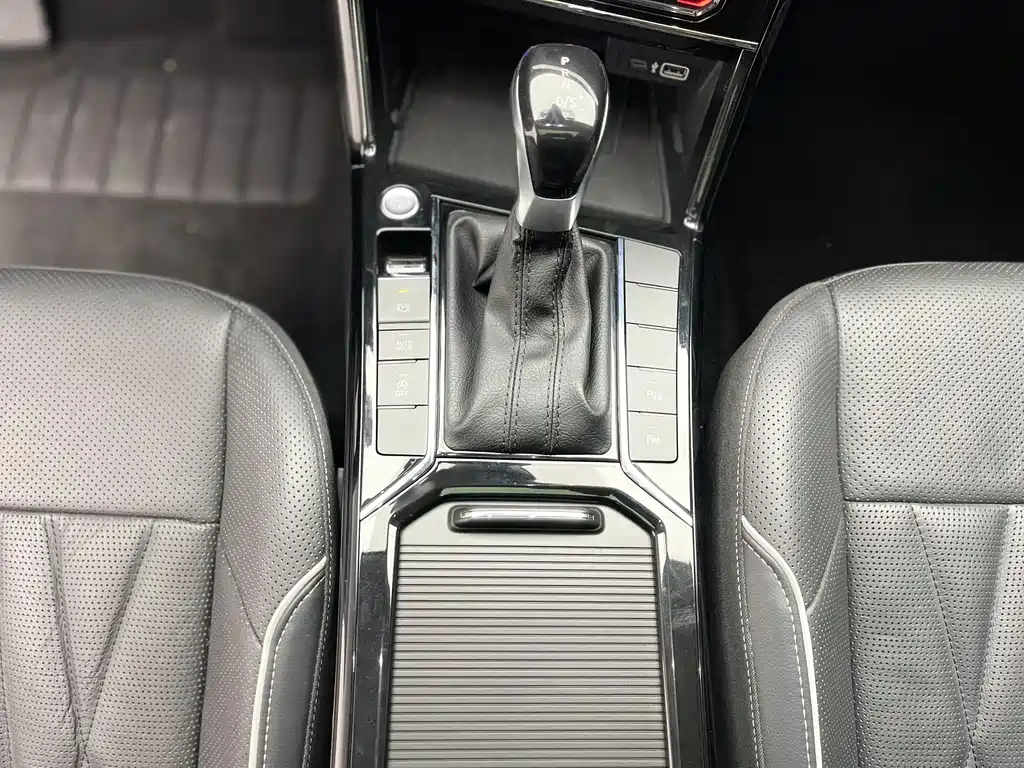 Volkswagen Volkswagen Passat 2022 330TSI Luxury Edition 2022 - thumbnail 23
