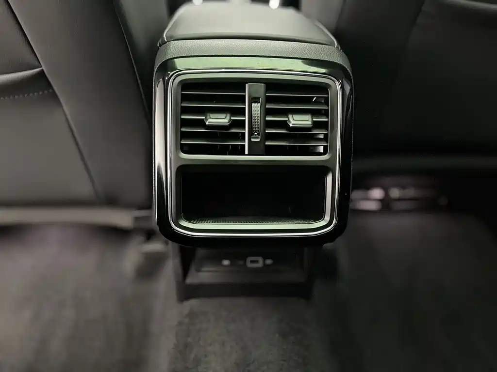 Volkswagen Volkswagen Passat 2022 330TSI Luxury Edition 2022 - thumbnail 24