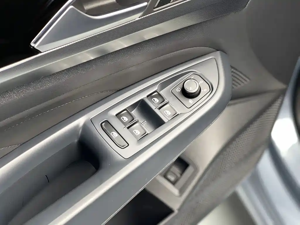 Volkswagen Volkswagen Passat 2022 330TSI Luxury Edition 2022 - thumbnail 25
