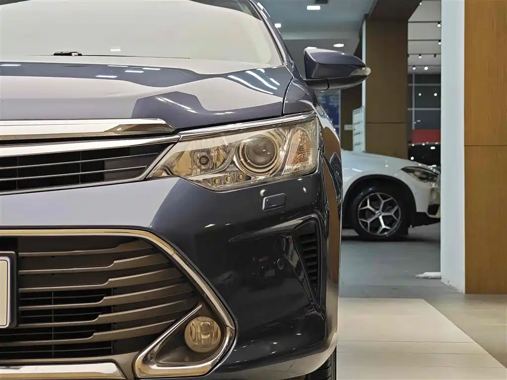Toyota Toyota Camry 2015 Hybrid 2.5HG Luxury Navigation Edition 2016 - thumbnail 2