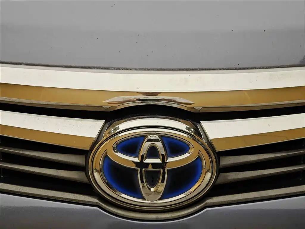 Toyota Toyota Camry 2015 Hybrid 2.5HG Luxury Navigation Edition 2016 - thumbnail 3