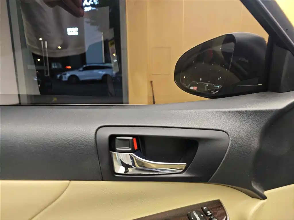 Toyota Toyota Camry 2015 Hybrid 2.5HG Luxury Navigation Edition 2016 - thumbnail 9