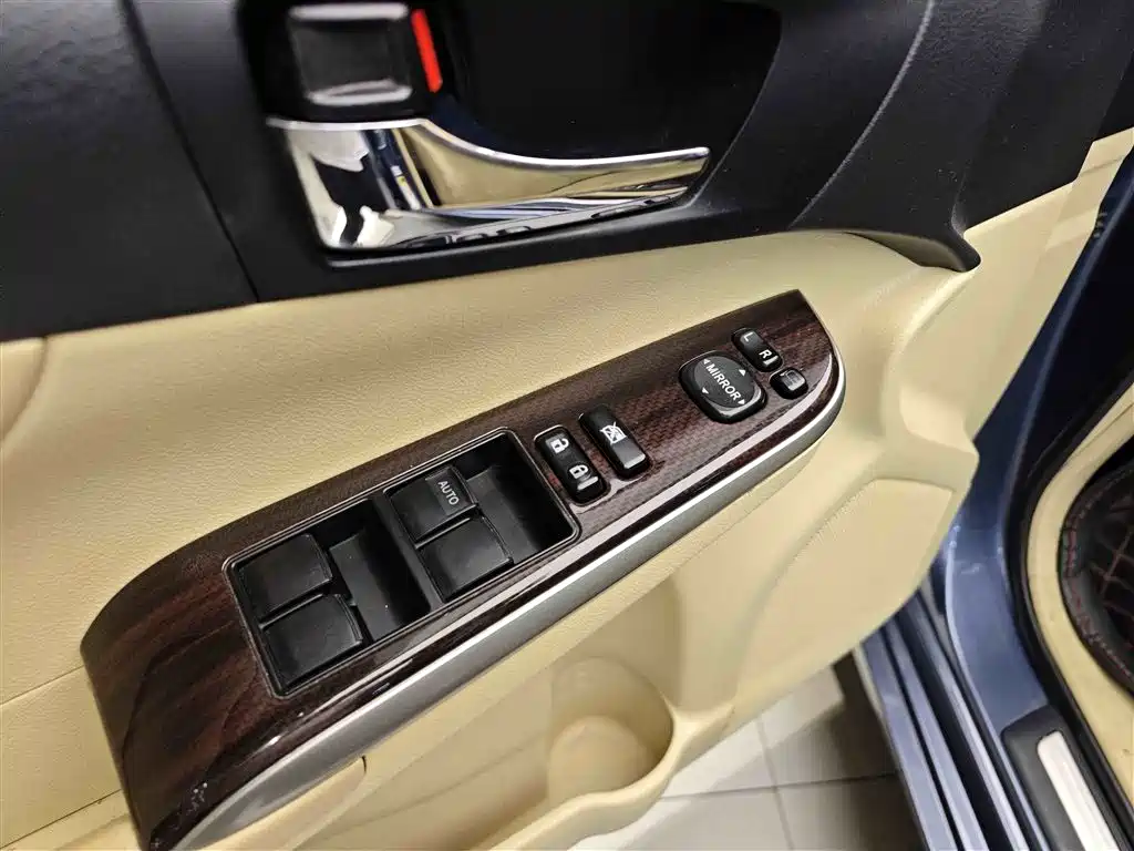 Toyota Toyota Camry 2015 Hybrid 2.5HG Luxury Navigation Edition 2016 - thumbnail 10