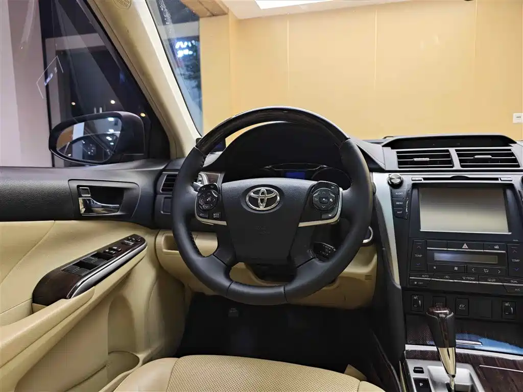 Toyota Toyota Camry 2015 Hybrid 2.5HG Luxury Navigation Edition 2016 - thumbnail 15