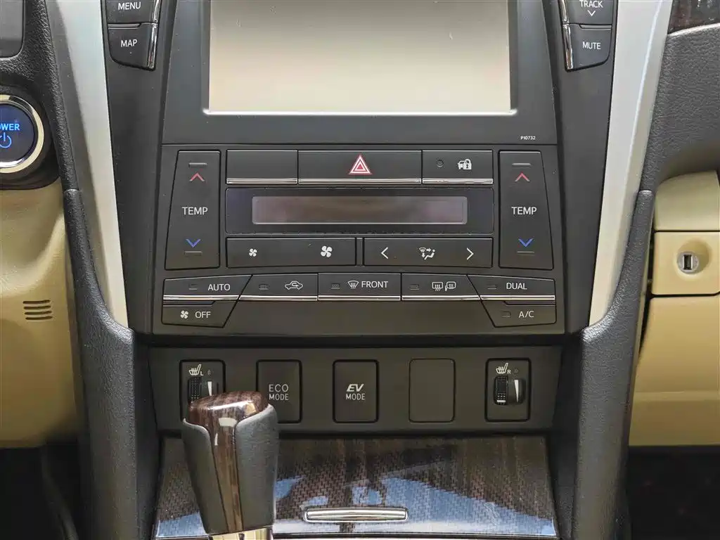 Toyota Toyota Camry 2015 Hybrid 2.5HG Luxury Navigation Edition 2016 - thumbnail 17