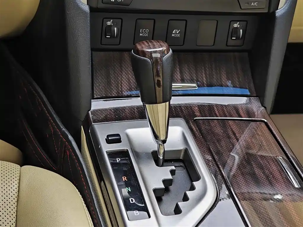 Toyota Toyota Camry 2015 Hybrid 2.5HG Luxury Navigation Edition 2016 - thumbnail 18