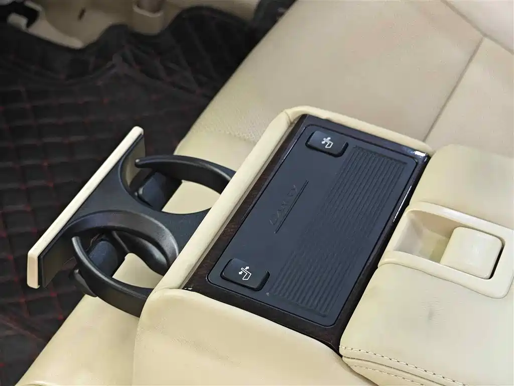 Toyota Toyota Camry 2015 Hybrid 2.5HG Luxury Navigation Edition 2016 - thumbnail 24