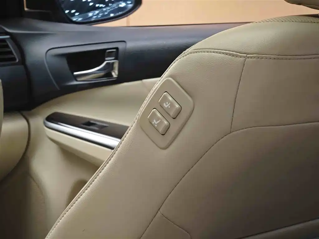 Toyota Toyota Camry 2015 Hybrid 2.5HG Luxury Navigation Edition 2016 - thumbnail 25