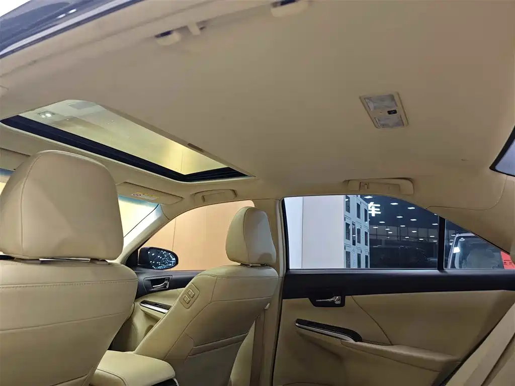 Toyota Toyota Camry 2015 Hybrid 2.5HG Luxury Navigation Edition 2016 - thumbnail 27