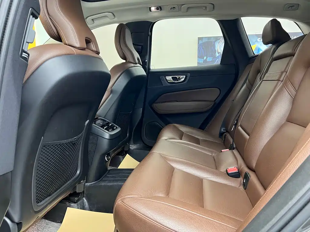 Volvo Volvo XC60 2019 T5 AWD Luxury Edition 2019 - thumbnail 9