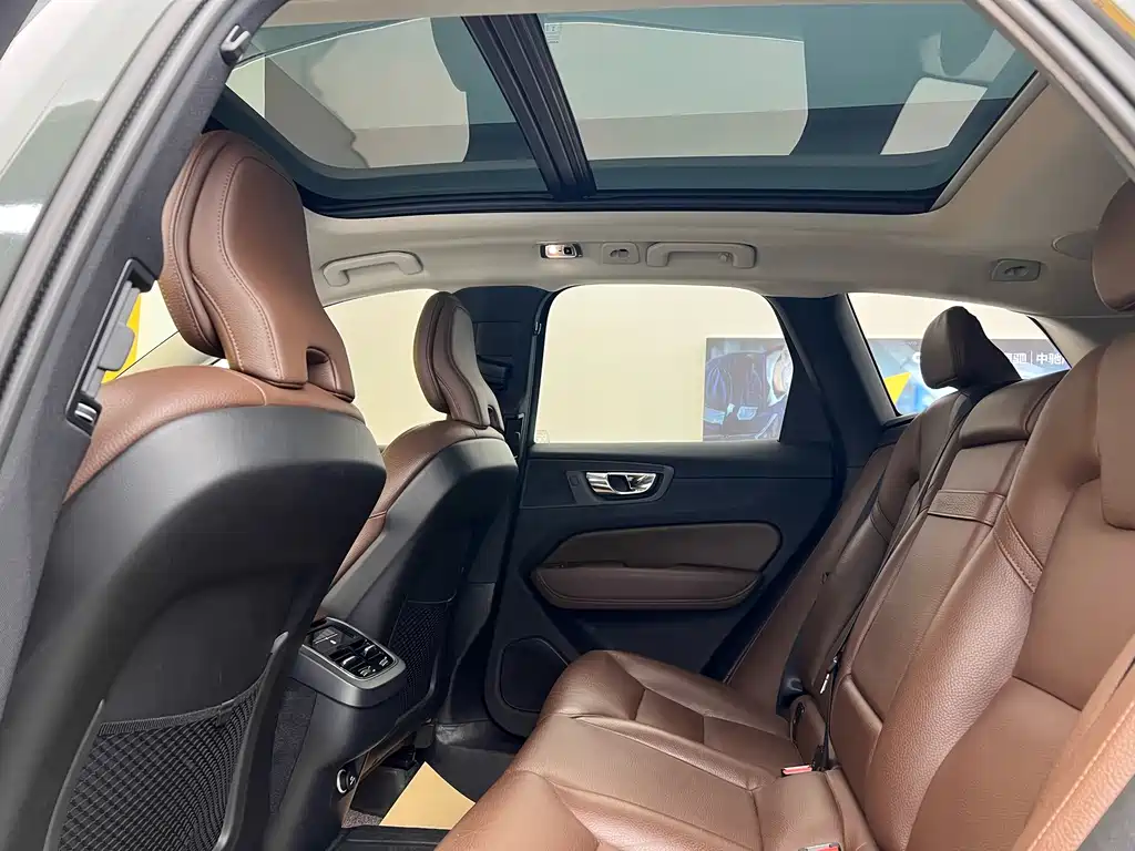 Volvo Volvo XC60 2019 T5 AWD Luxury Edition 2019 - thumbnail 10