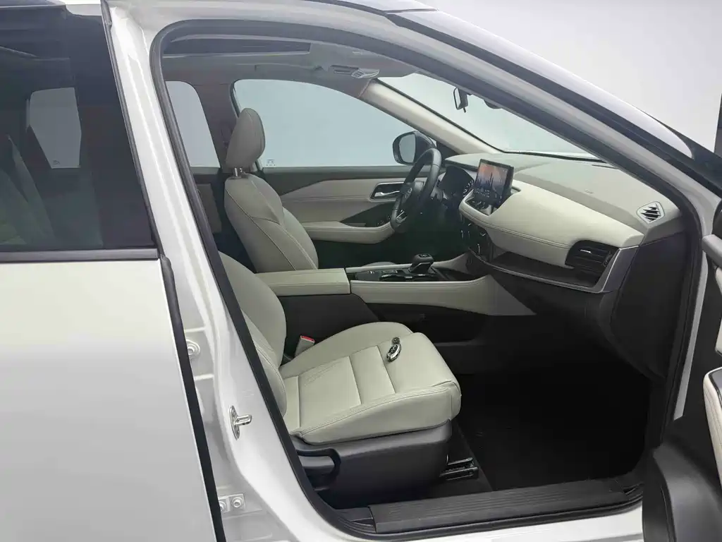 Nissan Nissan X-Trail 2021 VC-Turbo 300 CVT 2WD Luxury Edition 2021 - thumbnail 5