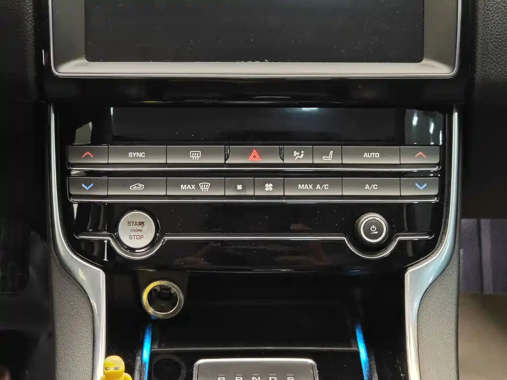 Jaguar Jaguar XEL 2019 2.0T 200PS Premium Edition 2019 - thumbnail 16
