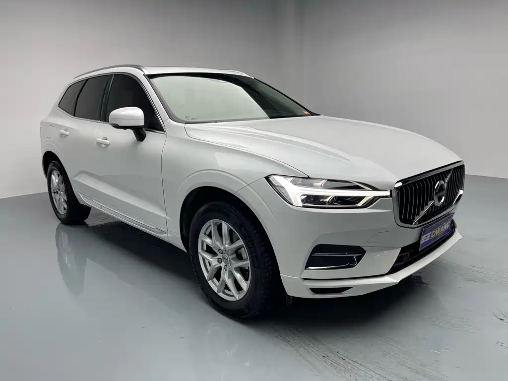Volvo Volvo XC60 2020 T5 AWD Momentum Luxury Edition 2020 - thumbnail 3