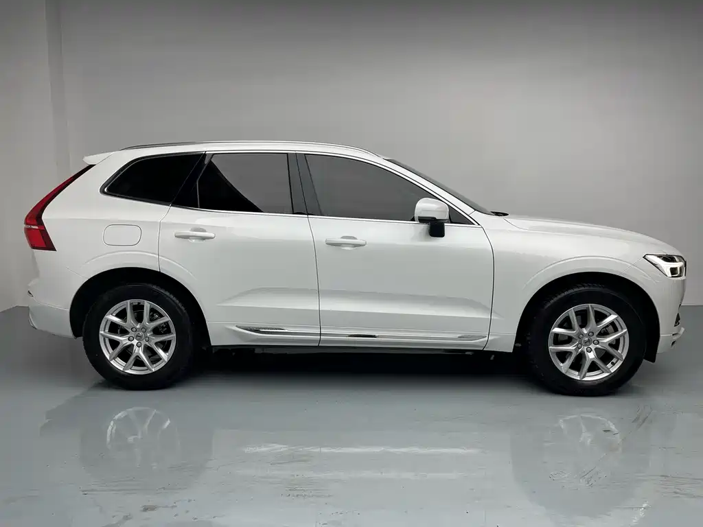 Volvo Volvo XC60 2020 T5 AWD Momentum Luxury Edition 2020 - thumbnail 5