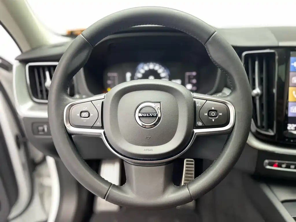 Volvo Volvo XC60 2020 T5 AWD Momentum Luxury Edition 2020 - thumbnail 8