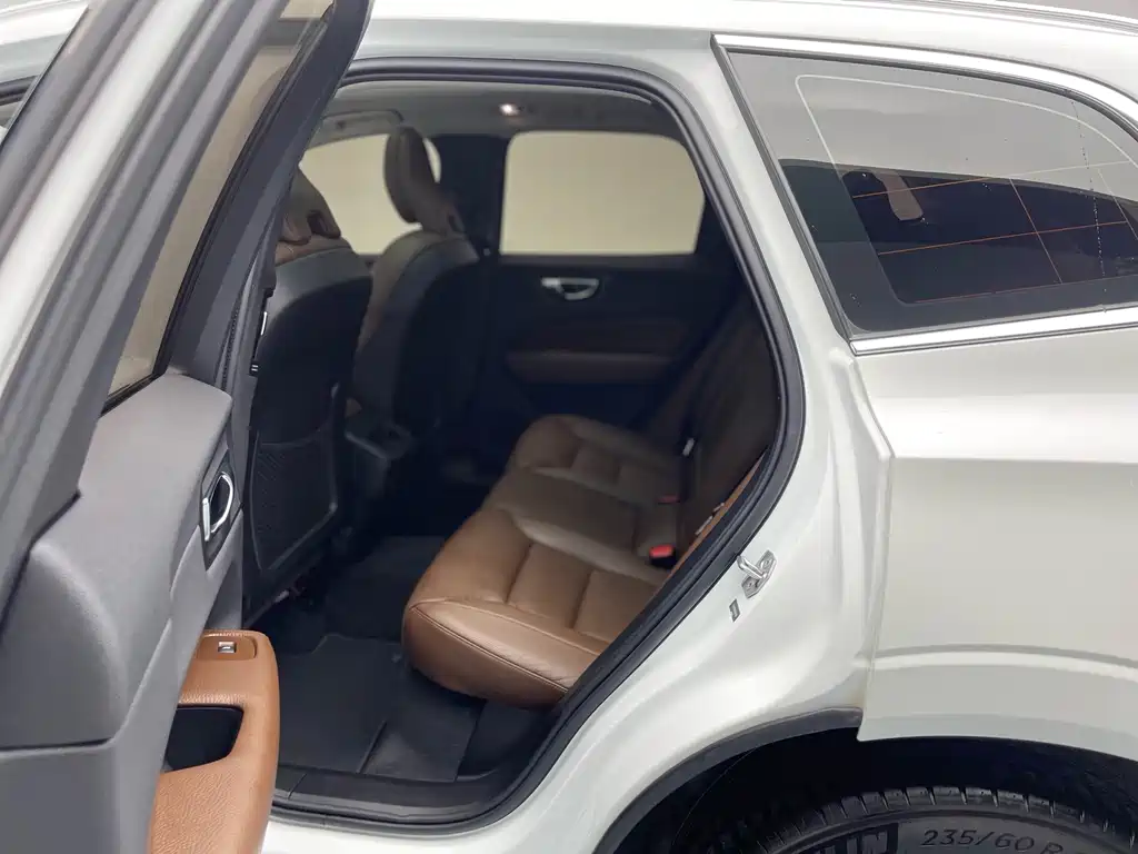 Volvo Volvo XC60 2020 T5 AWD Momentum Luxury Edition 2020 - thumbnail 11