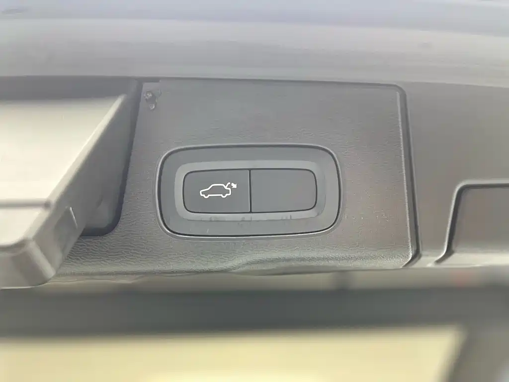 Volvo Volvo XC60 2020 T5 AWD Momentum Luxury Edition 2020 - thumbnail 18