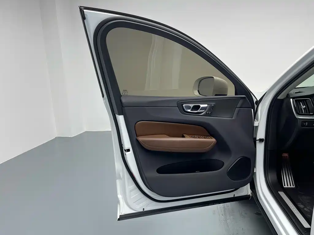 Volvo Volvo XC60 2020 T5 AWD Momentum Luxury Edition 2020 - thumbnail 21