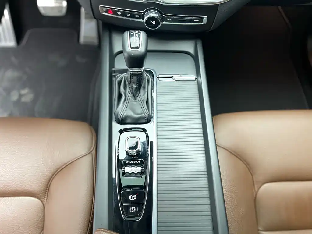 Volvo Volvo XC60 2020 T5 AWD Momentum Luxury Edition 2020 - thumbnail 24
