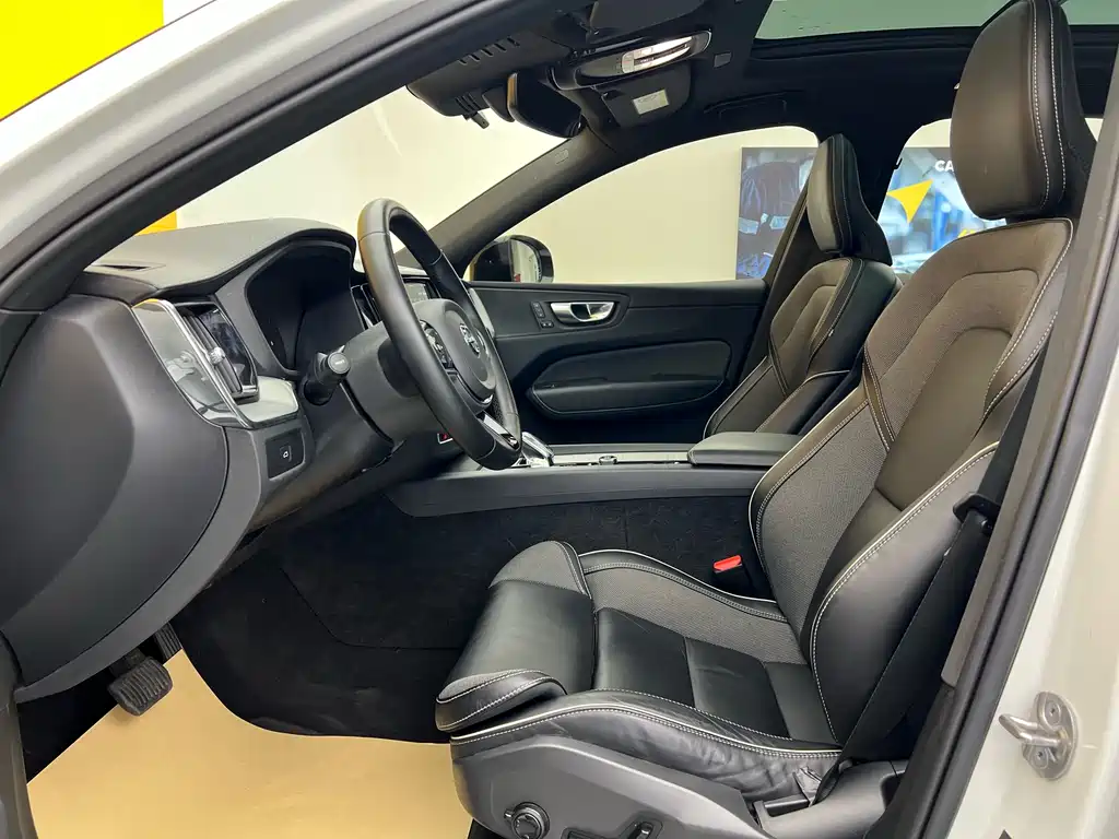 Volvo Volvo XC60 2023 B5 AWD Intelligent Distance Sport Edition 2023 - thumbnail 3