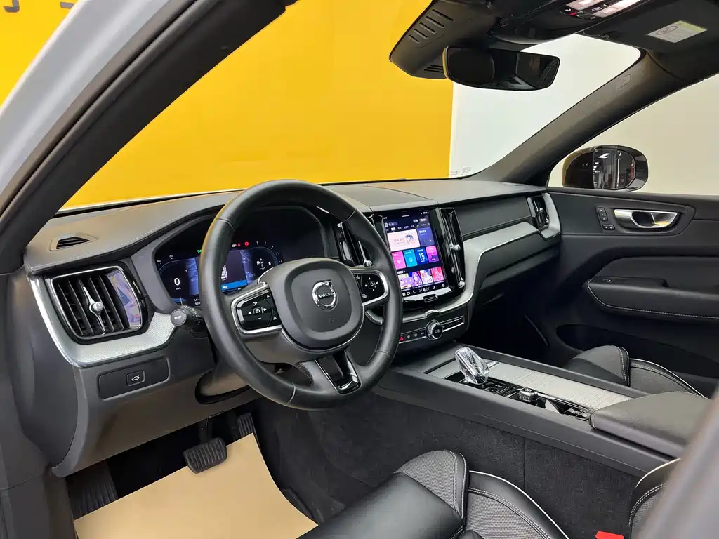 Volvo Volvo XC60 2023 B5 AWD Intelligent Distance Sport Edition 2023 - thumbnail 4