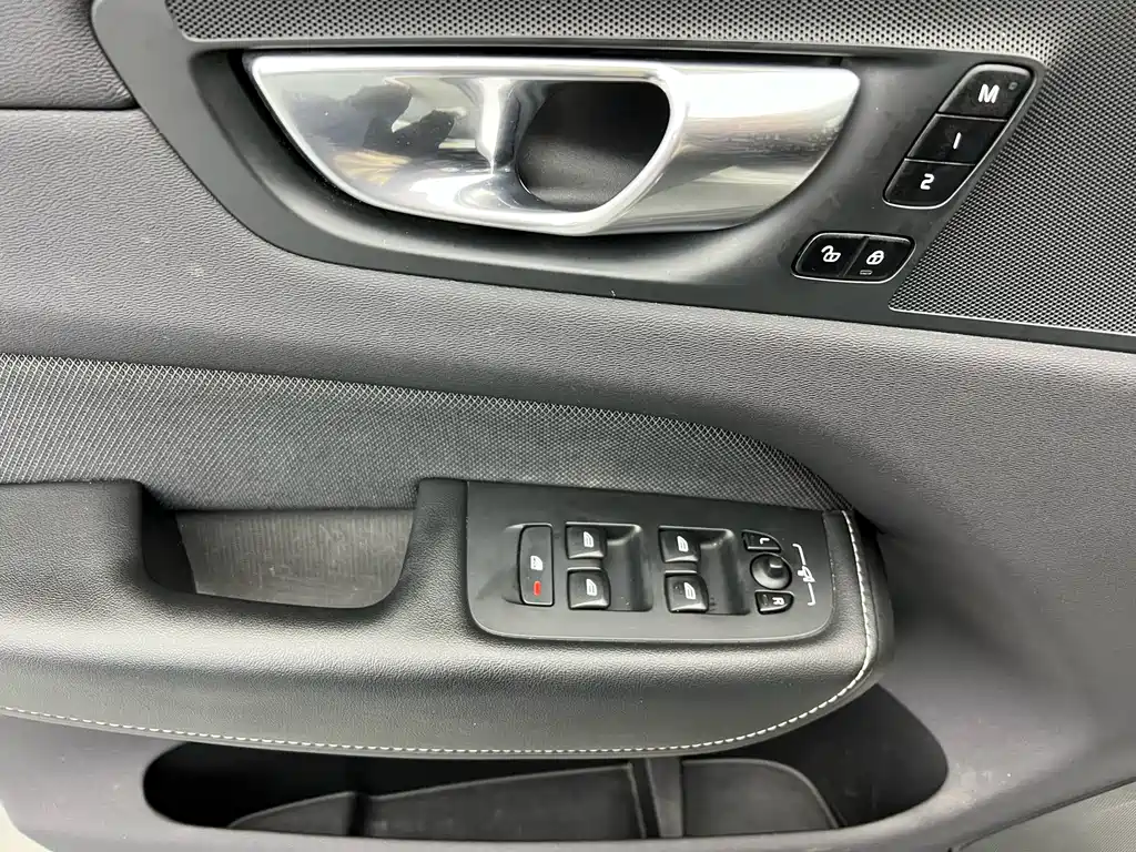 Volvo Volvo XC60 2023 B5 AWD Intelligent Distance Sport Edition 2023 - thumbnail 5