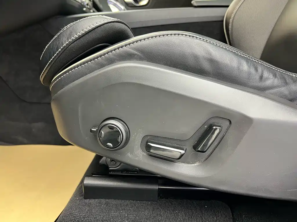 Volvo Volvo XC60 2023 B5 AWD Intelligent Distance Sport Edition 2023 - thumbnail 7