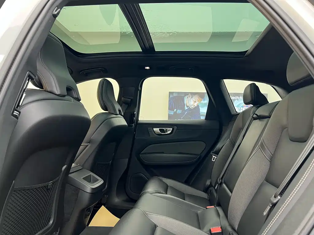 Volvo Volvo XC60 2023 B5 AWD Intelligent Distance Sport Edition 2023 - thumbnail 9