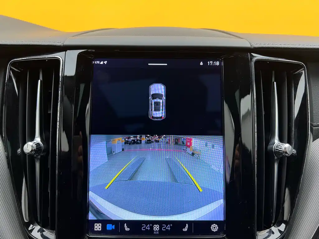 Volvo Volvo XC60 2023 B5 AWD Intelligent Distance Sport Edition 2023 - thumbnail 16