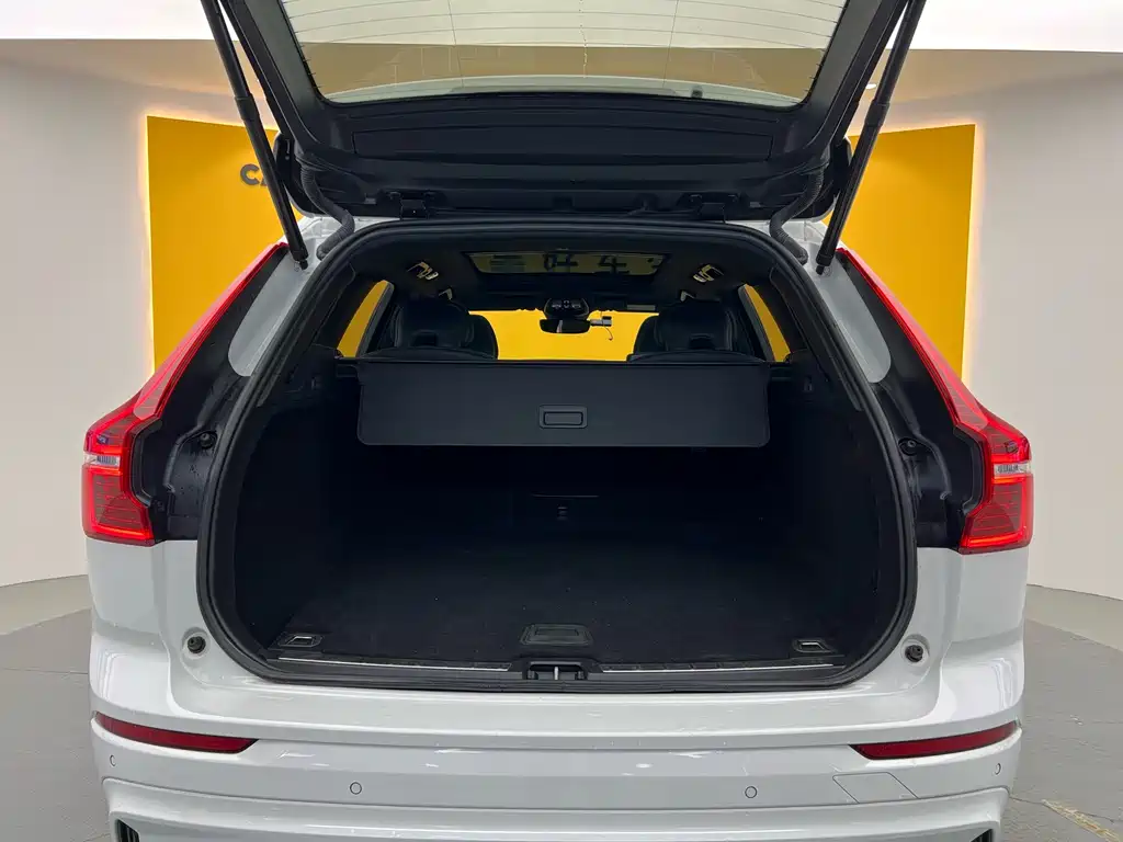 Volvo Volvo XC60 2023 B5 AWD Intelligent Distance Sport Edition 2023 - thumbnail 28
