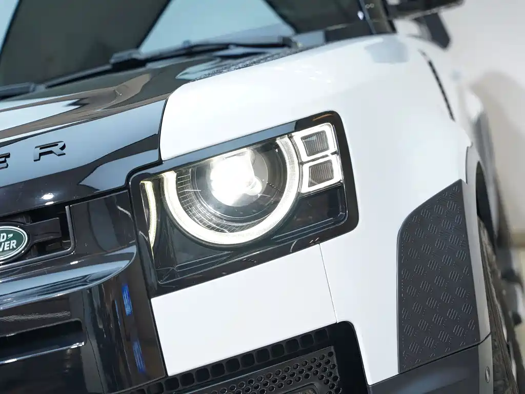 Land Rover Land Rover Defender 2020 110 P400 First Edition Silvery Special Kit 2020 - thumbnail 7