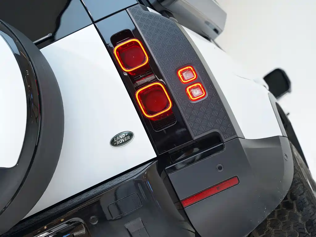 Land Rover Land Rover Defender 2020 110 P400 First Edition Silvery Special Kit 2020 - thumbnail 9