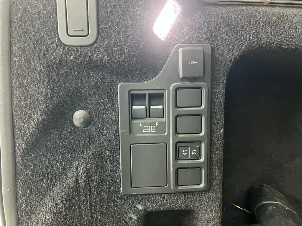 Land Rover Discovery 2023 360PS R-Dynamic SE 2022 - thumbnail 22