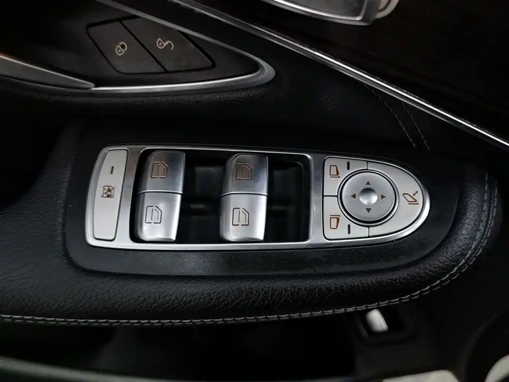 Mercedes-Benz Mercedes-Benz GLC 2017 GLC 260 4MATIC Sport Edition 2017 - thumbnail 9