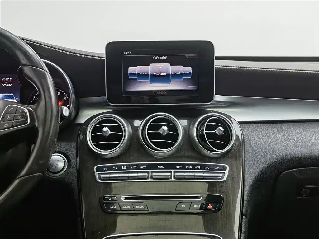 Mercedes-Benz Mercedes-Benz GLC 2019 Facelift GLC 260 L 4MATIC Luxury 2019 - thumbnail 12